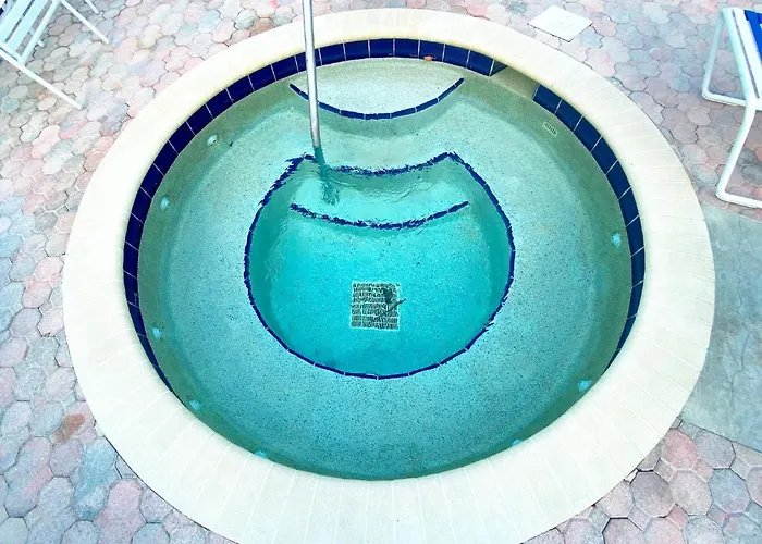 Nautical Watch 3* Clearwater Beach